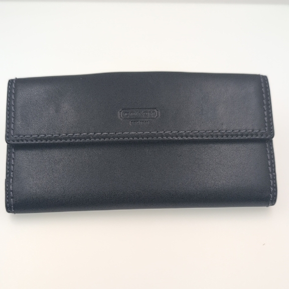 Coach Midnight Black Leather Clutch Wallet In Excellent Condition